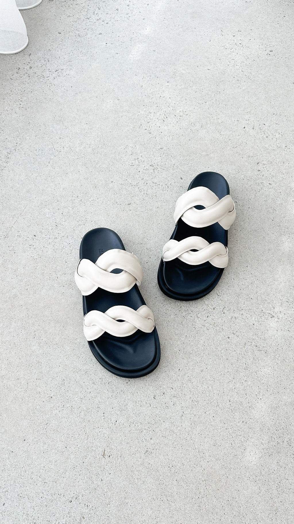 Pantone Slide - Bone Leather