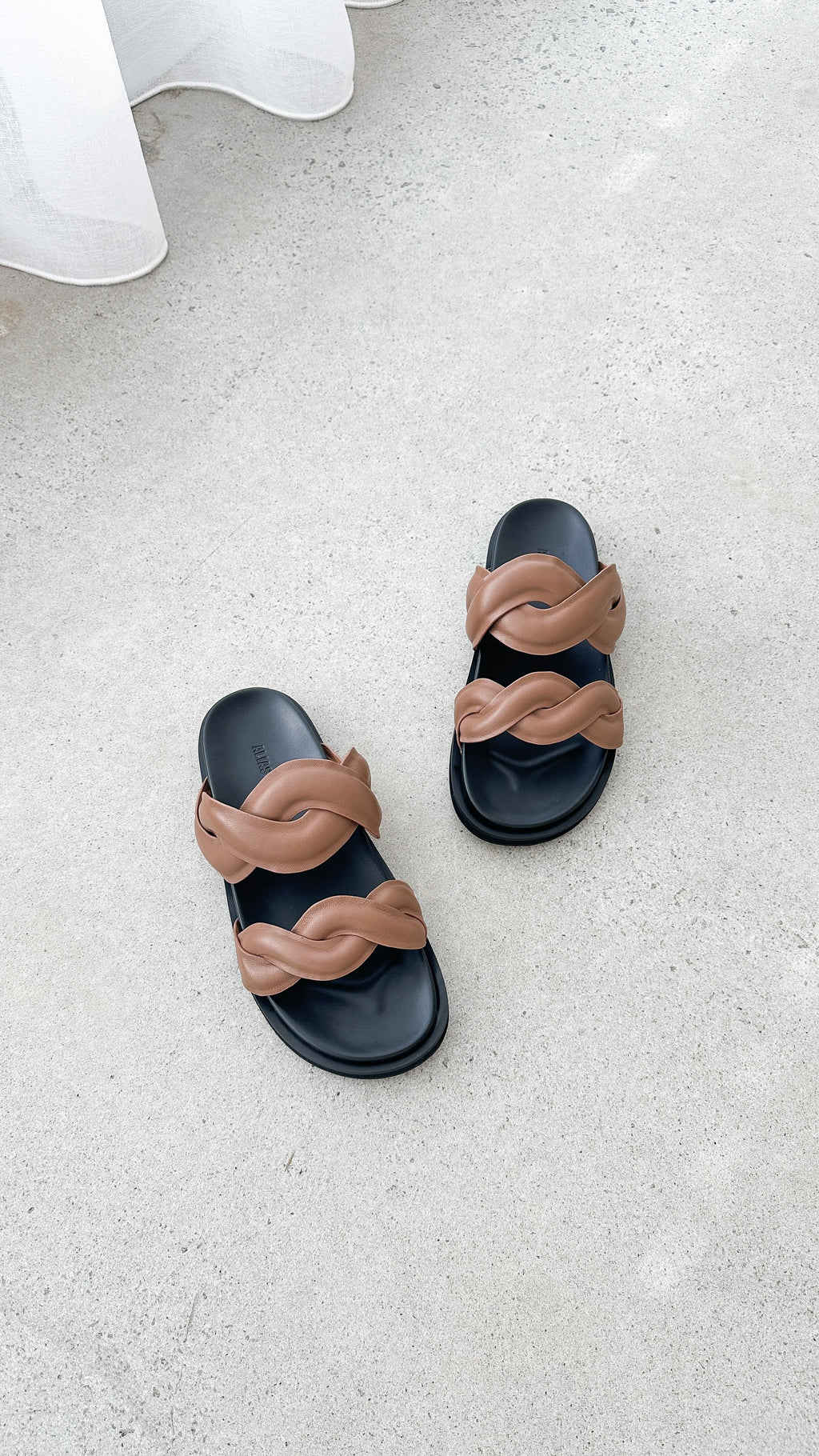 Pantone Slides - Pecan Leather