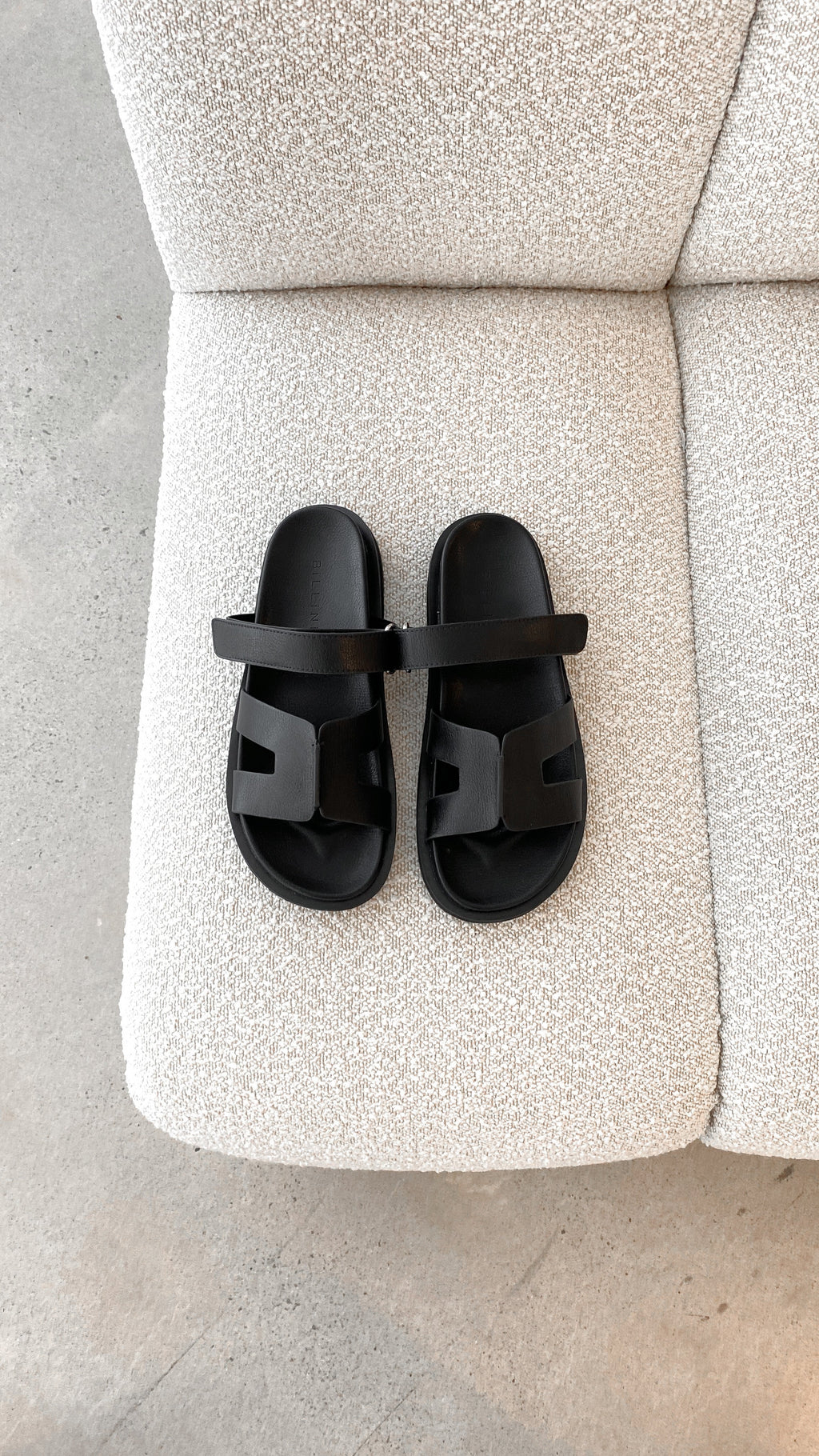 Theon Slides - Black
