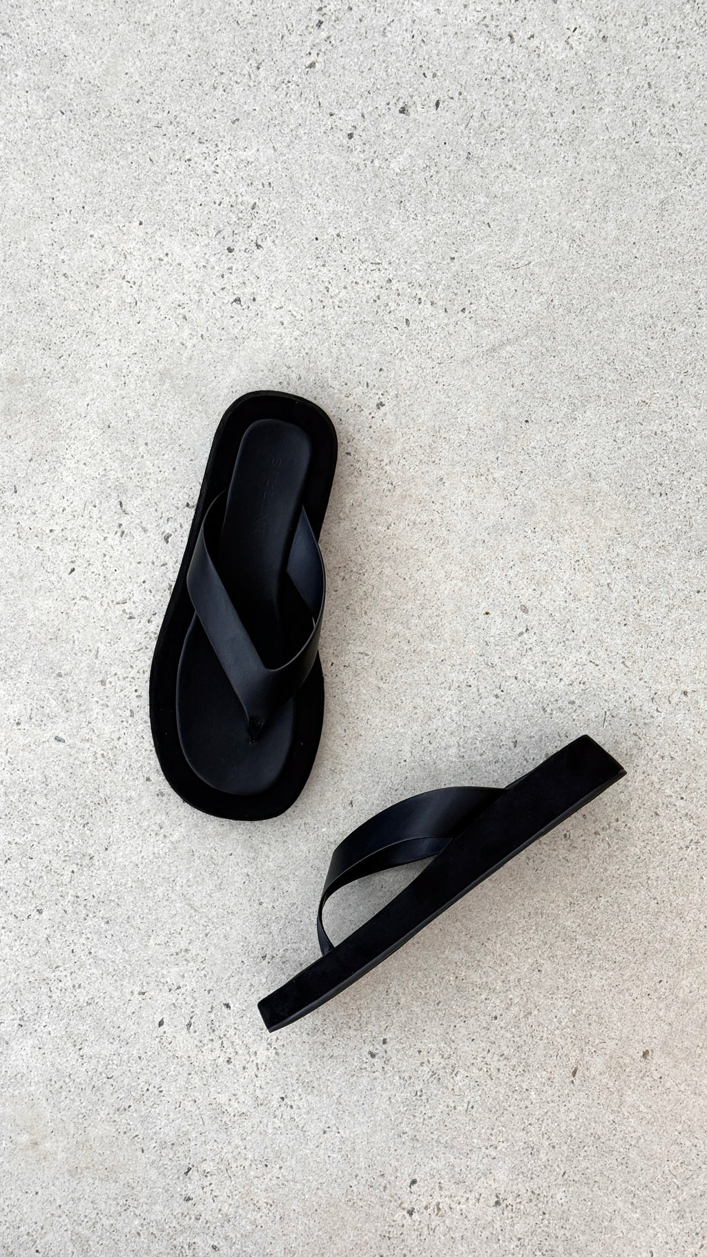 Yamira Thong - Black
